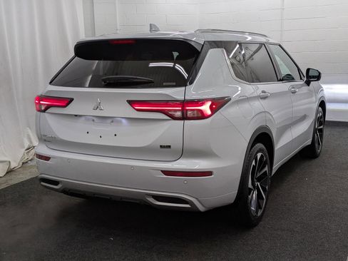 Used 2022 Mitsubishi Outlander SEL image 2