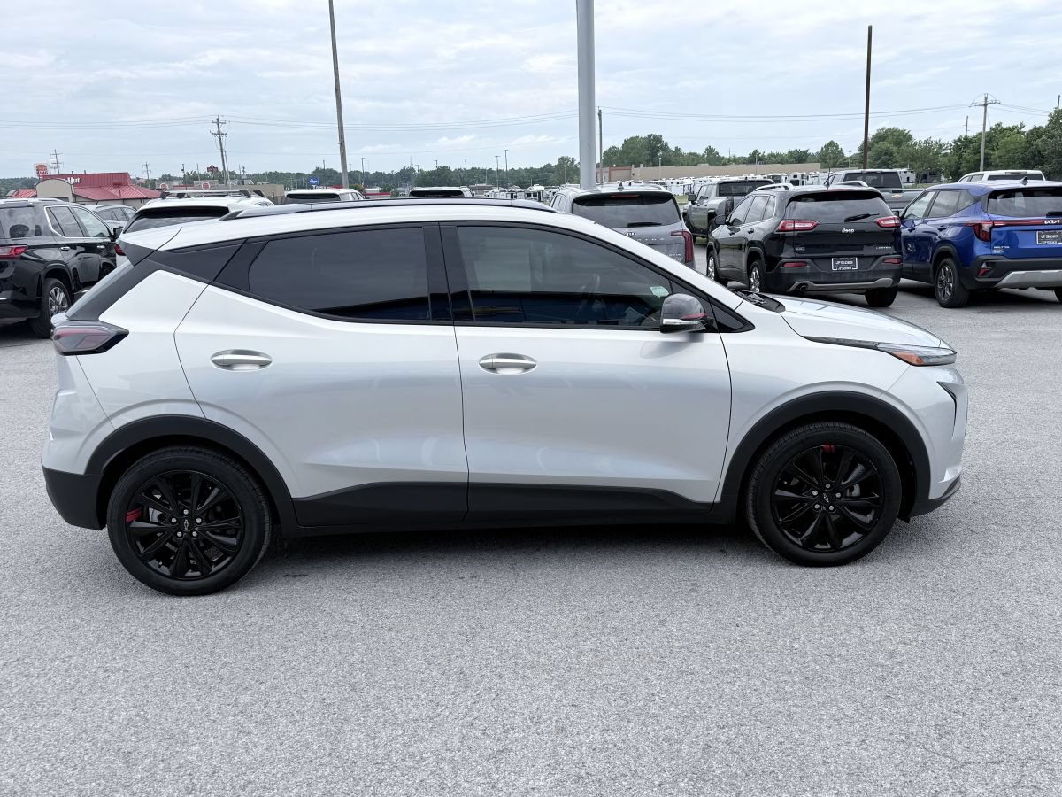 Used 2023 Chevrolet Bolt EUV LT w/ Convenience Package FWD image 8
