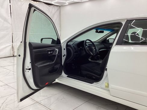 Used 2015 Nissan Altima 2.5 SV FWD image 16