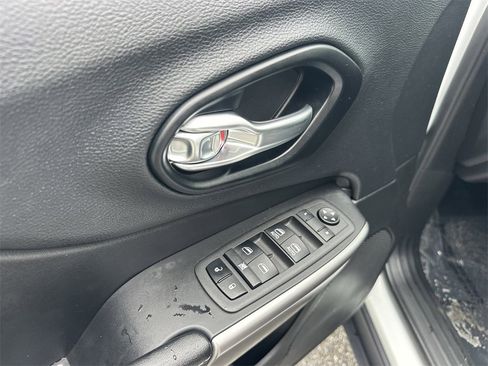 Used 2022 Jeep Cherokee Latitude Lux image 22