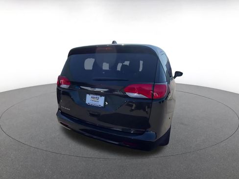 Used 2023 Chrysler Voyager LX image 15