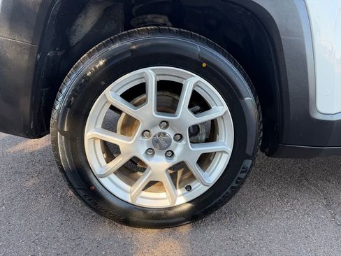 Used 2021 Jeep Renegade Latitude w/ Sun & Sound Group image 11