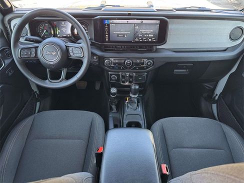 Used 2024 Jeep Wrangler Unlimited image 2