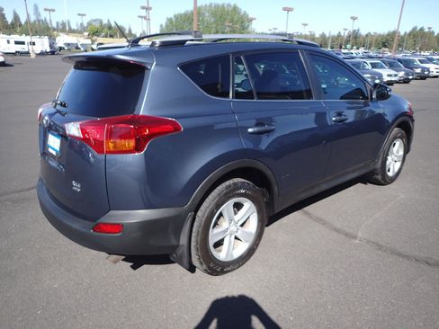 Used 2013 Toyota RAV4 XLE AWD/4WD image 5