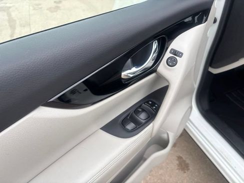 Used 2022 Nissan Rogue Sport SL FWD image 19