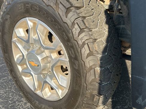 Used 2024 Chevrolet Silverado 2500 LT image 5