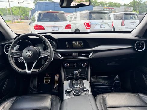 Used 2018 Alfa Romeo Stelvio Sport w/ Quick Order Package 22J Sport AWD/4WD image 18