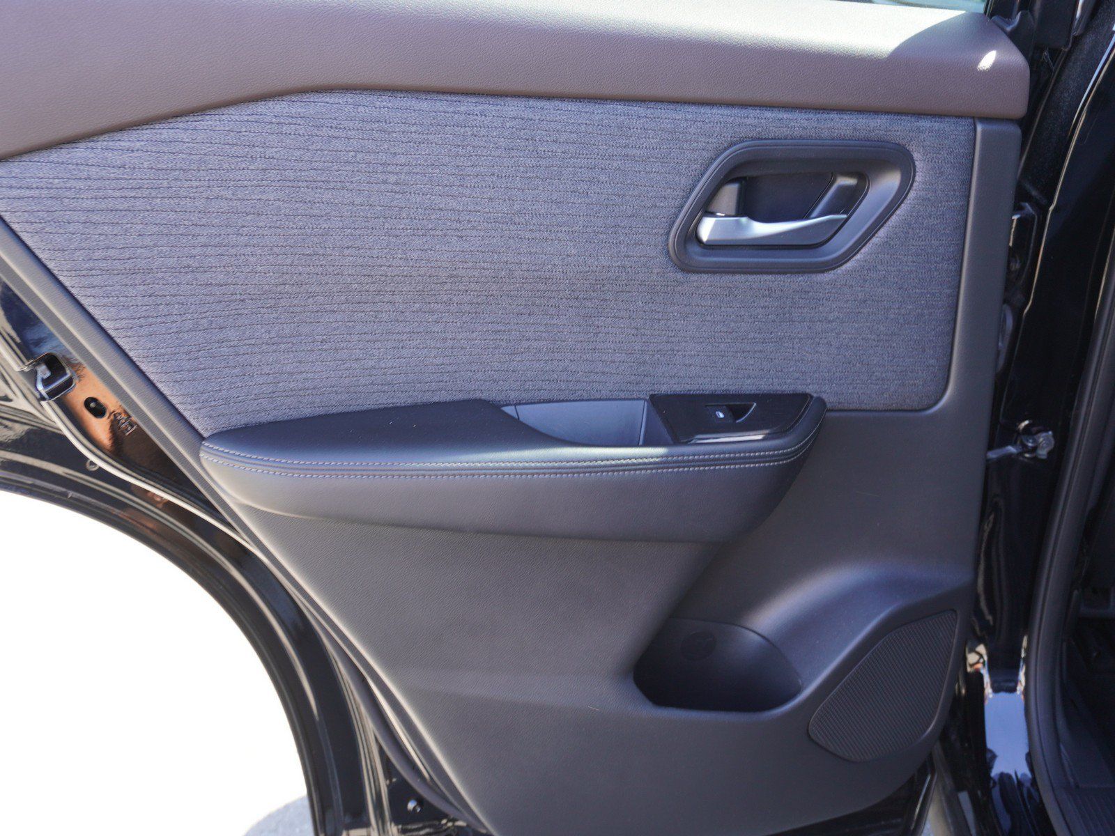 Used 2023 Nissan Rogue SV FWD image 12