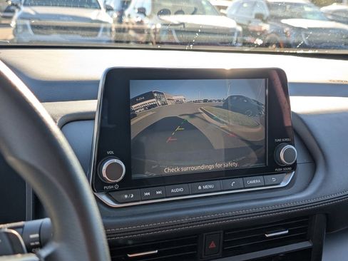 Used 2024 Nissan Rogue SV image 15