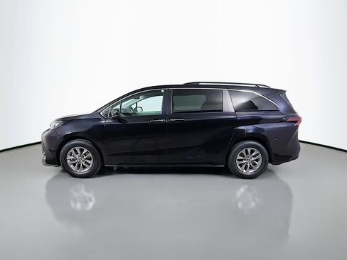 Used 2024 Toyota Sienna XLE FWD image 9
