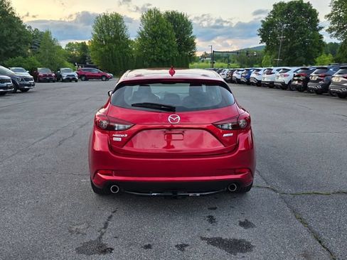 Used 2018 MAZDA MAZDA3 Grand Touring w/ Premium Equipment Package FWD image 7