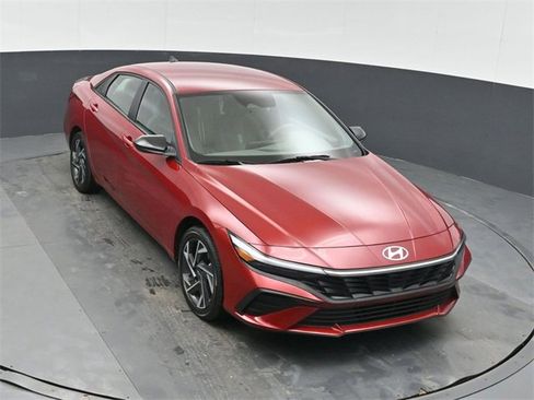 Used 2025 Hyundai Elantra SEL image 37