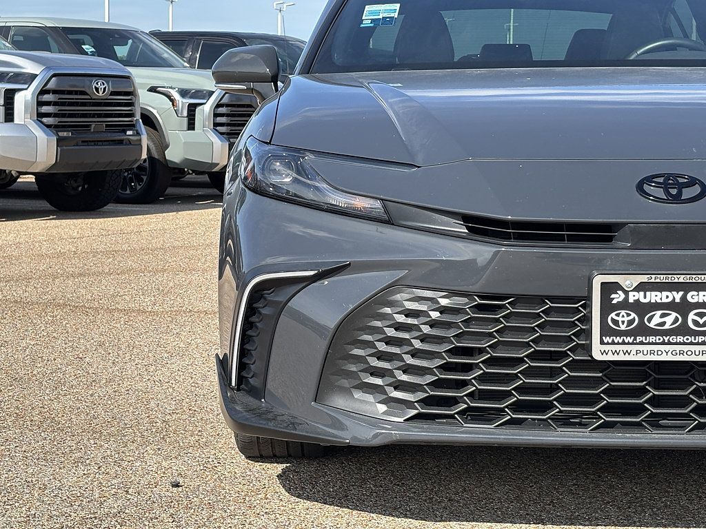 Used 2025 Toyota Camry SE w/ Convenience Package FWD image 4