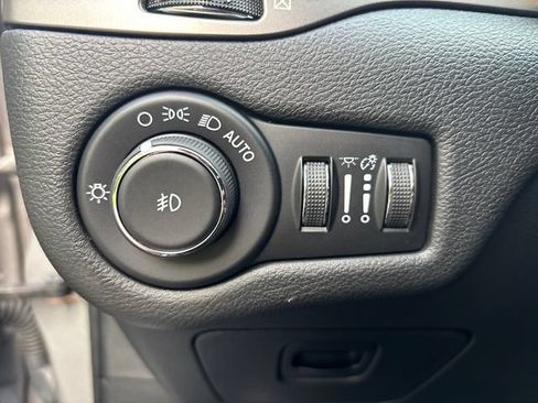 Used 2021 Jeep Cherokee Latitude Lux AWD/4WD image 15