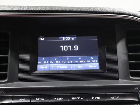 Used 2019 Hyundai Elantra SE FWD image 23