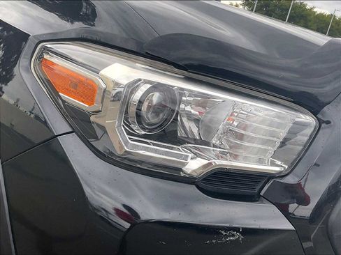 Used 2018 Toyota Tacoma TRD Off-Road w/ Technology Package AWD/4WD image 30