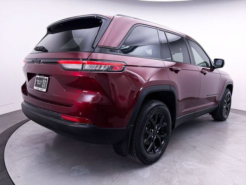 Used 2024 Jeep Grand Cherokee Altitude AWD/4WD image 16