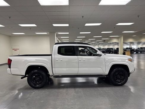 Used 2019 Toyota Tacoma SR image 8