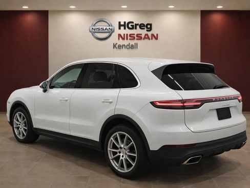 Used 2023 Porsche Cayenne w/ Premium Package AWD/4WD image 2