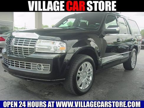 Used 2014 Lincoln Navigator 4WD image 1