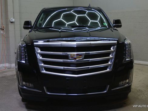Used 2018 Cadillac Escalade Premium Luxury image 5