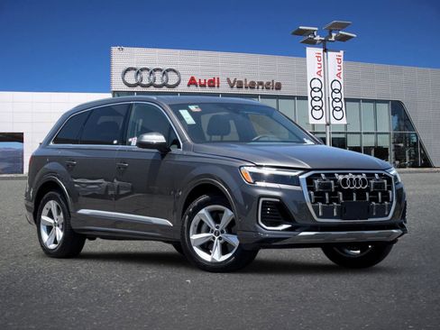 Used 2025 Audi Q7 3.0T Premium w/ Convenience Package image 2