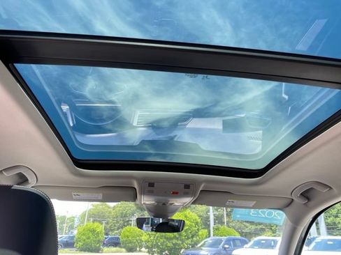 Certified 2023 Volkswagen Tiguan SE w/ Panoramic Sunroof Package AWD/4WD image 21