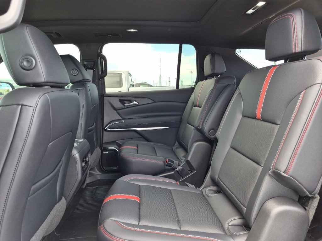 New 2026 Chevrolet Traverse RS w/ LPO, Floor Liner Package FWD image 26
