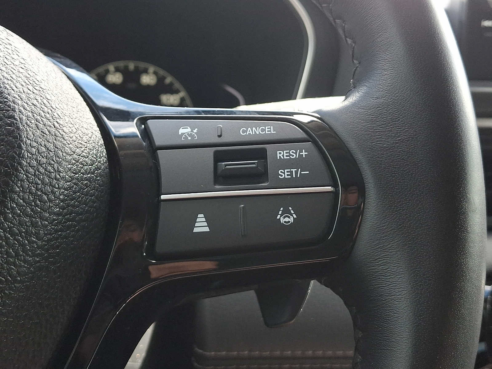 Used 2024 Honda Pilot Touring image 23