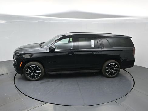 Used 2025 Chevrolet Suburban RST image 37