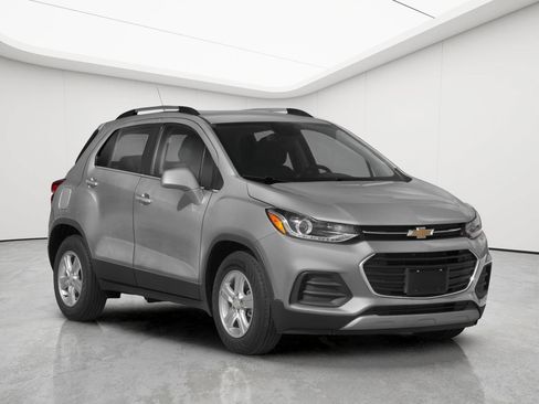 Used 2020 Chevrolet Trax LT FWD image 7