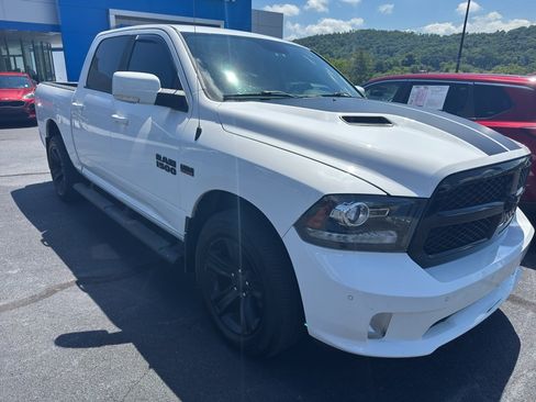 Used 2017 RAM 1500 Sport w/ Quick Order Package 26Q Night AWD/4WD image 4