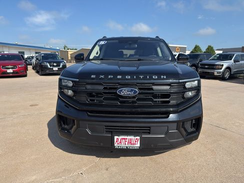 Used 2025 Ford Expedition Max Active AWD/4WD image 2
