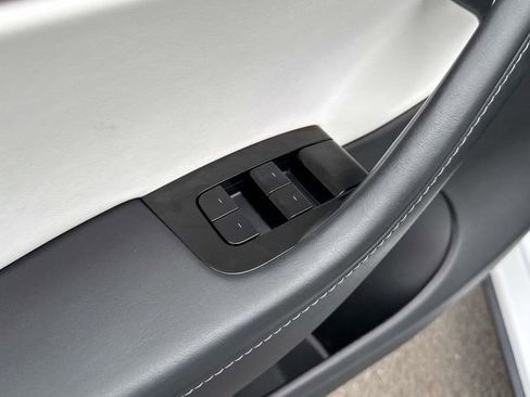 Used 2020 Tesla Model Y Long Range image 13