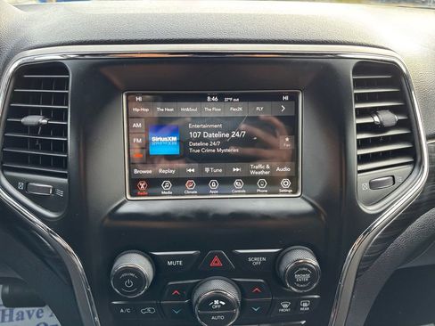 Used 2021 Jeep Grand Cherokee Laredo image 26