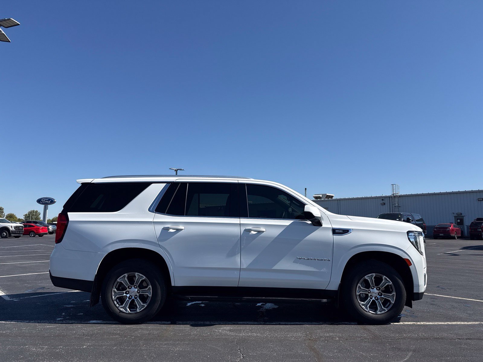 Used 2022 GMC Yukon SLE w/ Gmc Pro Safety Plus Package AWD/4WD image 13