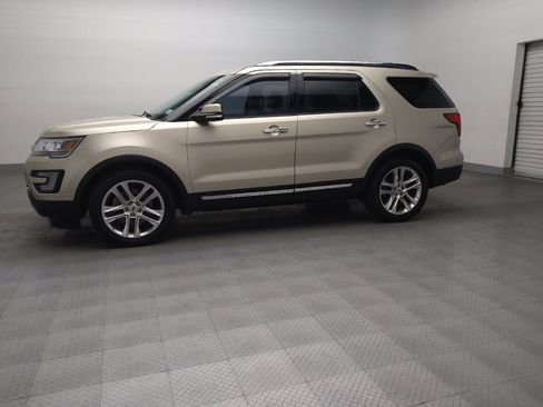 Used 2017 Ford Explorer Limited w/ Equipment Group 301A FWD image 2