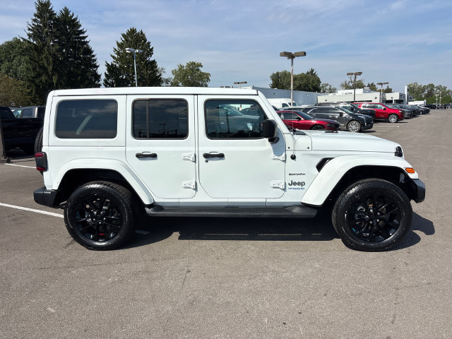 Used 2022 Jeep Wrangler Unlimited Sahara w/ Cold Weather Group AWD/4WD image 27