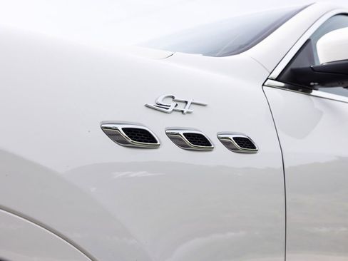 Used 2022 Maserati Levante GT AWD/4WD image 16