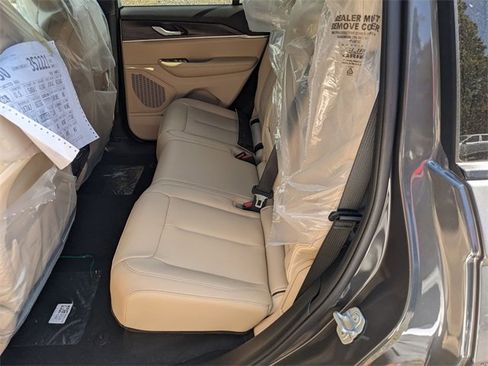 New 2025 Jeep Grand Cherokee Limited image 10