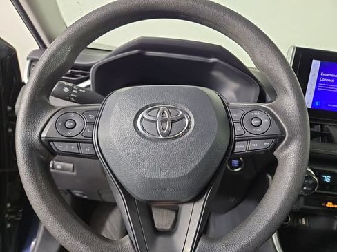 Used 2025 Toyota RAV4 XLE FWD image 21