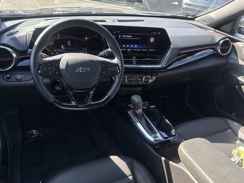 Used 2025 Chevrolet Trax RS w/ Sunroof Package FWD image 6