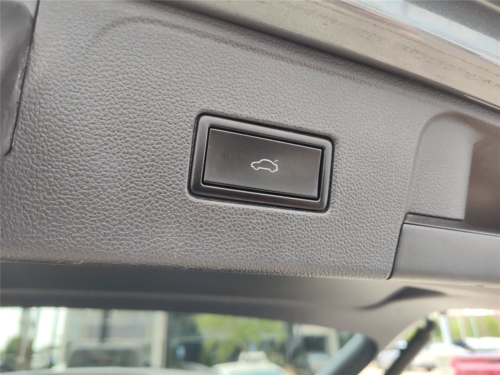 Used 2020 Volkswagen Atlas SE w/ Towing Package FWD image 8