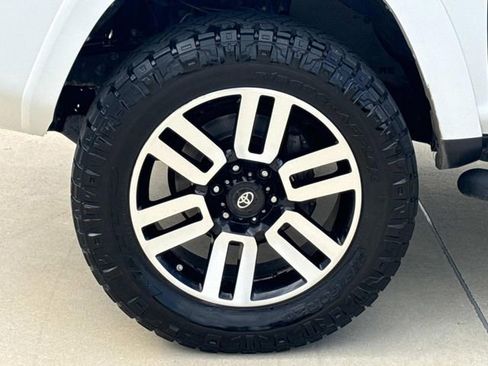 Used 2021 Toyota 4Runner SR5 Premium w/ Moonroof Package RWD image 5