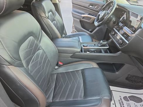 Used 2023 Nissan Pathfinder Platinum AWD/4WD image 25