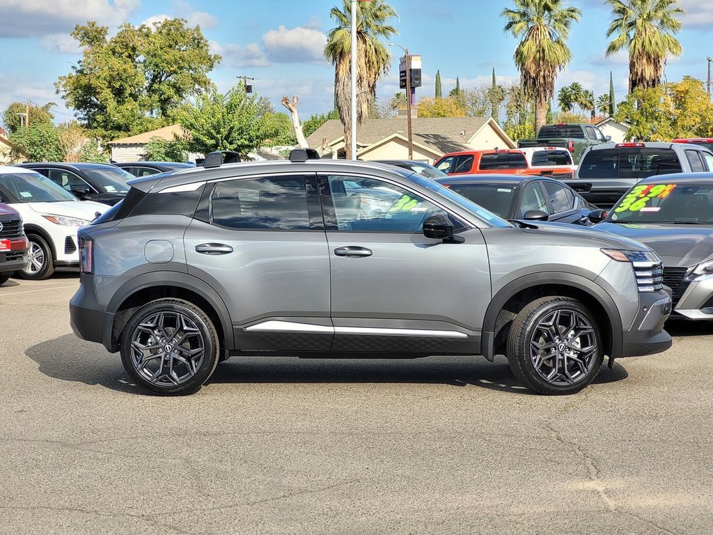New 2026 Nissan Kicks SR w/ Illumination Package FWD image 3
