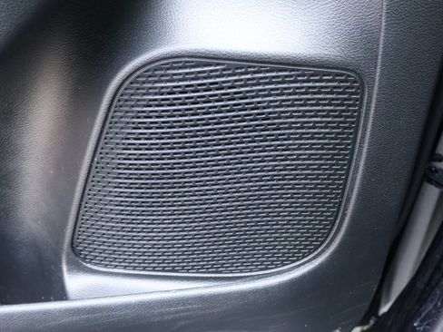 Used 2025 Chrysler Pacifica Select FWD image 37