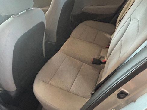 Used 2020 Hyundai Elantra SE FWD image 2