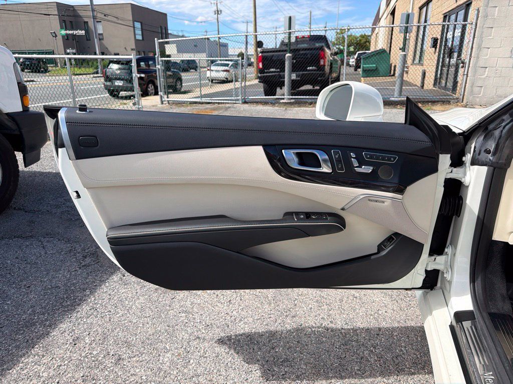 Used 2015 Mercedes-Benz SL 550 image 22