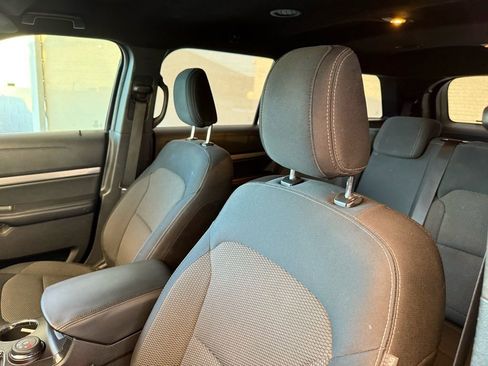 Used 2018 Ford Explorer XLT image 10